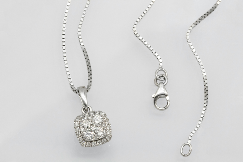 Diamond and white gold jewelry to sell to Aurora Denver jewelry buyer